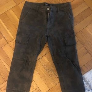 CAMO SKINNY JEANS WITH SIDE POCKETS